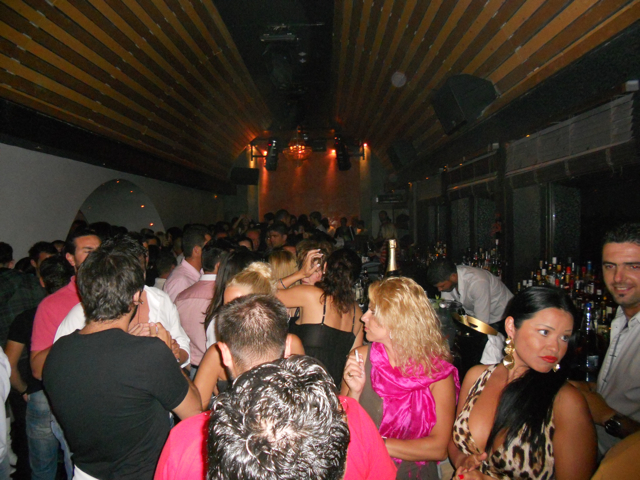 Santorini island Nightlife : ALL the Bars and Clubs in THIRA – [ Moschos  on-line ]